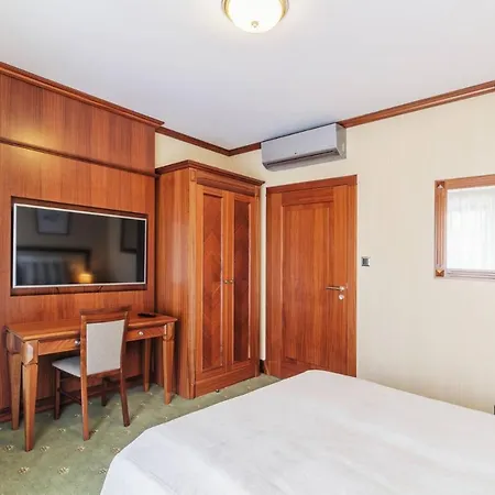Prestige With Sauna By Grand Daire *